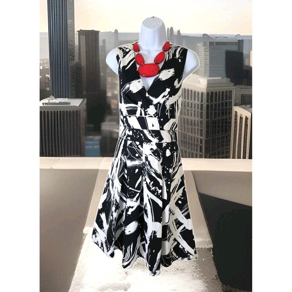 Christopher & Banks Dress 10 Black &White Sleeveless Surplice V-neck Zip Pleats